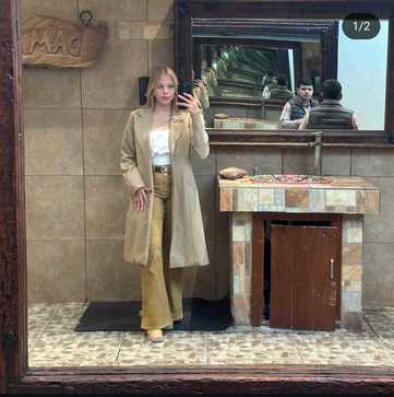 un frasco de mermelada de fresa 100% natural sin conservadores 